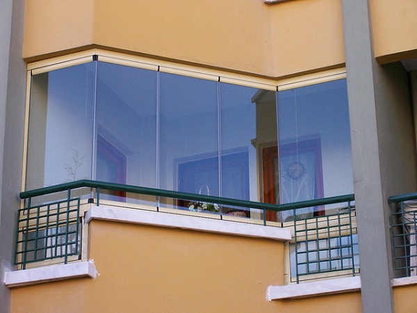 Cam Balkon Temizliği Normal Balkonlardan Zor Mudur?